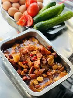 Hình ảnh Cơm Heo Quay Kho Cải