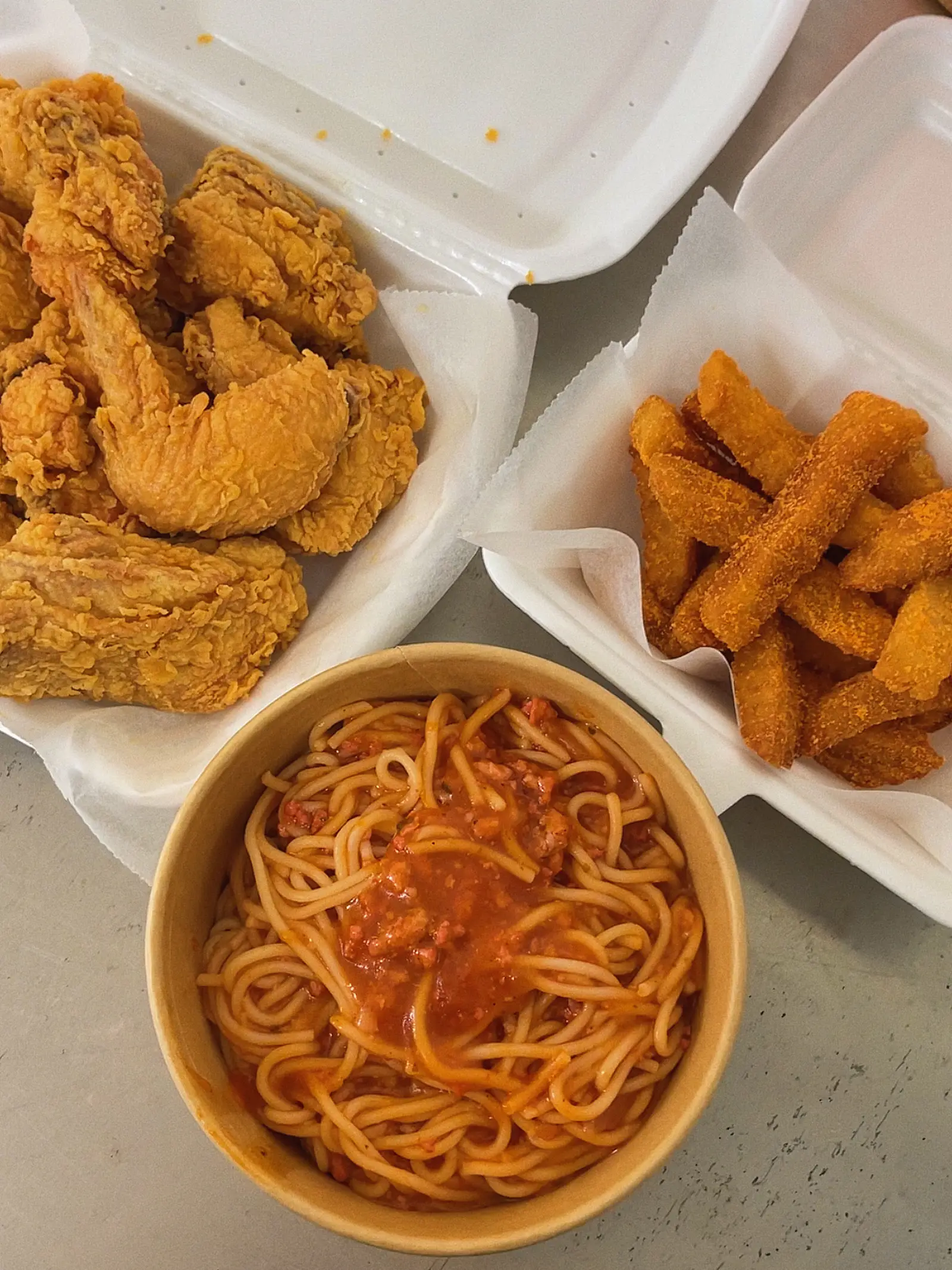 Hình ảnh Combo 3 ( 3 miếng gà giòn, khoai tây lắc,  mỳ ý )