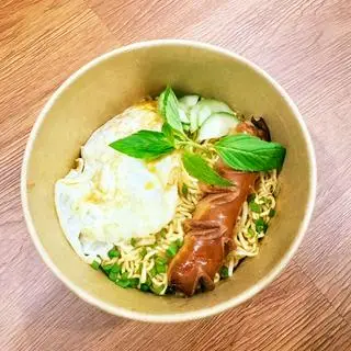 Hình ảnh Mì trộn xúc xích opla tóp mỡ