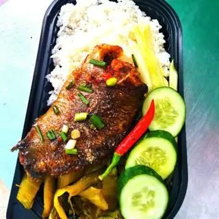 Hình ảnh Cơm Cá Rô Kho Tiêu