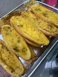Hình ảnh Bánh Mì Nướng Bơ Tỏi - 1 Lát