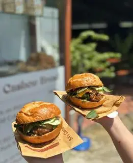 Hình ảnh Bánh Mì Thịt Nướng Hạt Điều