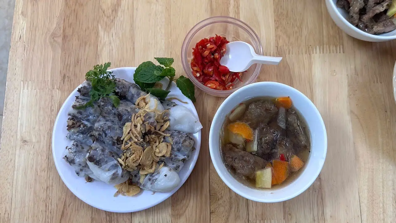 Hình ảnh Bánh cuốn nhân thịt chả viên nướng