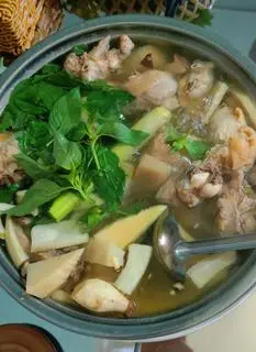 Hình ảnh Lẩu Gà Lá É Nhỏ ( 2 3 người ăn )