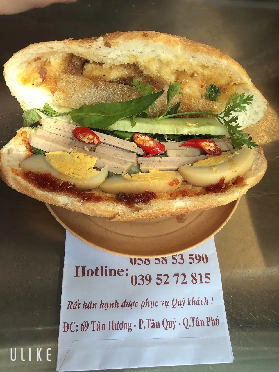 Hình ảnh Bánh Mì Truyền Thống (Chả lụa + Trứng luộc + Chả ram giòn)