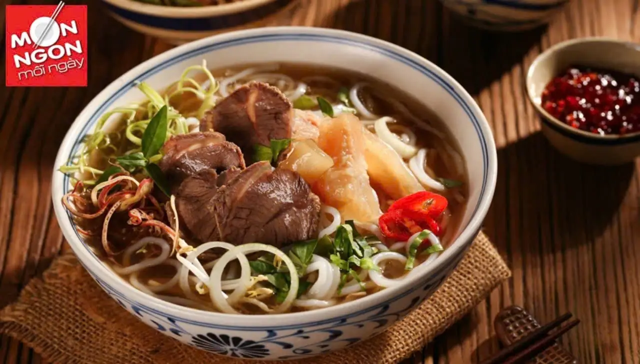 Hình ảnh Bún bò Huế nạm - gân