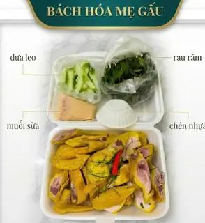 Hình ảnh Gà ủ không đầu 2 nửa con,được chặt sẵn, phần từ 2-4 người ăn, kèm muối sữa, rau răm và dưa leo.
