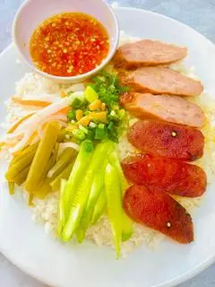Hình ảnh Cơm tấm nem lụi nướng mật ong - lạp xưởng nướng