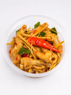 Hình ảnh Chân gà xào cay + bánh mì