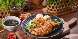 Hình ảnh Combo Cơm Gà Góc Tư Sốt Mắm Tỏi + Canh Rong Biển Thịt Bằm