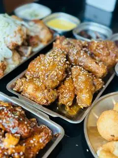 Hình ảnh Cánh Sốt Tương Tỏi Mật Ong