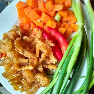 Hình ảnh cơm chiên cá bống chiên giòn ốp la
