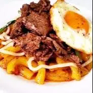 Hình ảnh Nui xào bò trứng ốp la