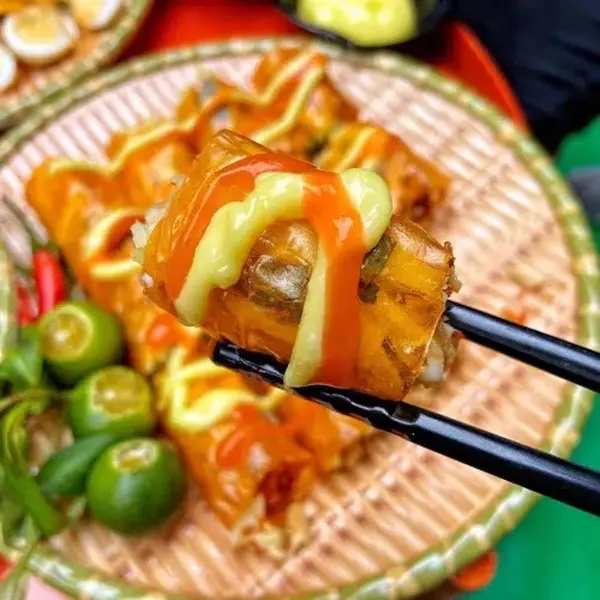 Hình ảnh Bánh tráng cuốn sốt me - bơ