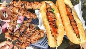 Hình ảnh bánh mì pate thịt xiên nướng sốt pho mai betsler