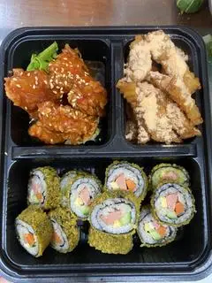 Hình ảnh Sét kimbap chiên + gà viên sốt + khoai tây