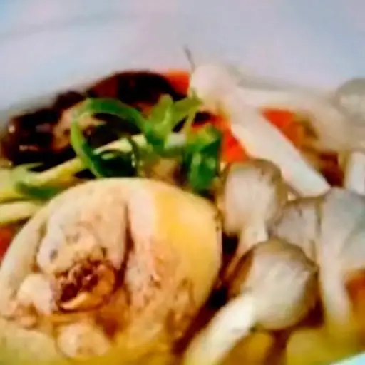 Hình ảnh Lẩu gà nồi hầm sả 