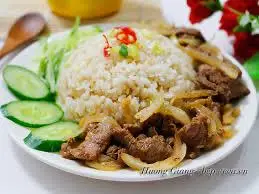 Hình ảnh cơm bò xào hành