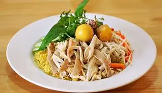 Hình ảnh Cơm gà xé + trứng non