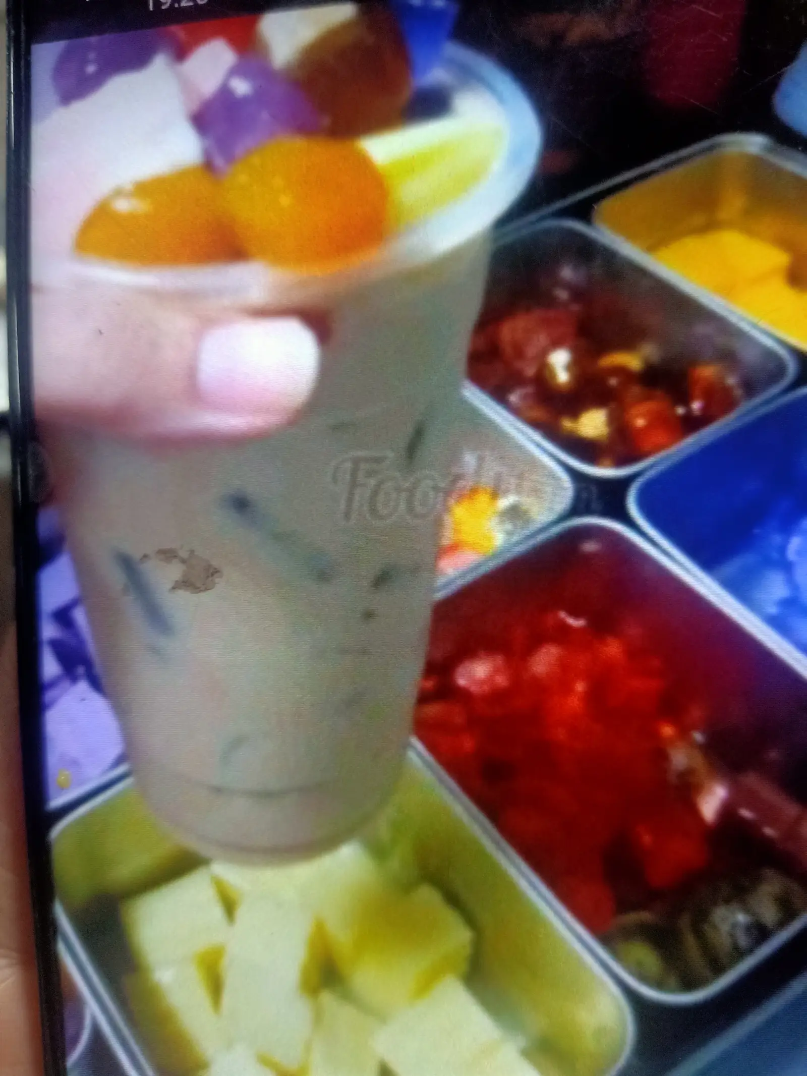 Hình ảnh trà sữa mứt đào full topping 