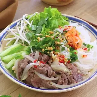 Hình ảnh Bún thịt bò xào củ hành 