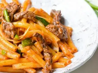 Hình ảnh Nui Xào Bò + Trứng