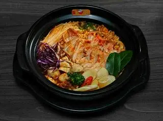 Hình ảnh Mì lẩu Thái sườn sụn