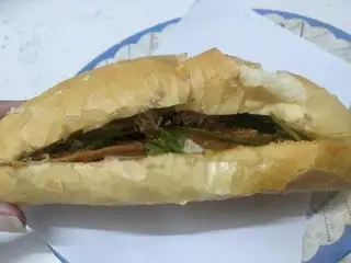 Hình ảnh Bánh mỳ pate trứng chả ruốc