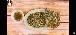 Hình ảnh Hến xúc bánh đa