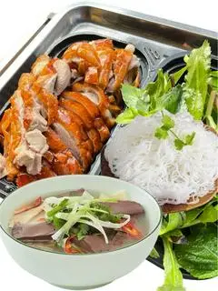 Hình ảnh COMBO: 1/2 Vịt Quay + Canh Măng Tiết + Bún (hết bún thay bằng mì tôm)