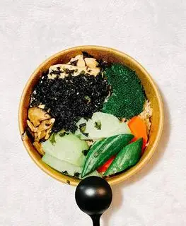 Hình ảnh cơm gà nấm rong biển . chiken rice whith mushrooms and seaweed