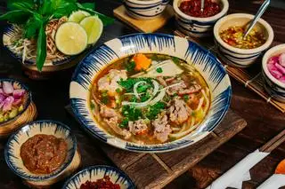 Hình ảnh Bún Bò Tái Nạm Gân Chả