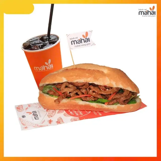 Hình ảnh Bánh mì chả cá đặc biệt và 1 ly trà chanh