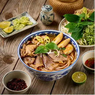 Hình ảnh BÚN BÒ HUẾ (NẠM + CHẢ HEO + BÒ VIÊN + TÁI)