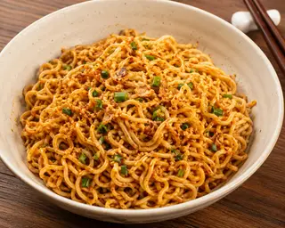 Hình ảnh Mì trứng trộn sốt thêm