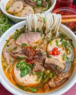 Hình ảnh Bún bò (Tái Nạm chả)
