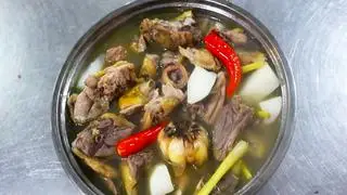 Hình ảnh lẩu gà nòi hầm xả nhỏ 