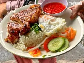 Hình ảnh Cơm Sườn Ốp La 