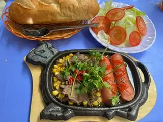 Hình ảnh Bò né - xúc xích ( Tặng kèm nước ngọt )