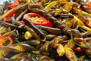 Hình ảnh tảo xoắn xào sả ớt 