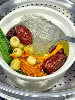 Hình ảnh Yến chưng nóng thố sứ vị truyền thống 