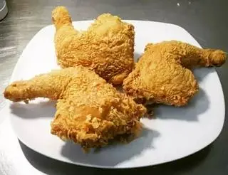 Hình ảnh Combo 3: 2 Đùi Góc 4 + 1 Phần Khoai Tây (Kèm 1 Ly CoCa)