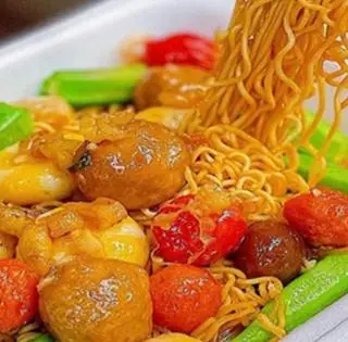 Hình ảnh Mì trộn viên chiên full topping