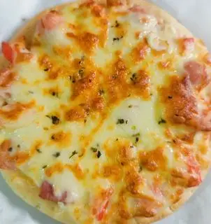 Hình ảnh Pizza xúc xích thanh cua size 16cm