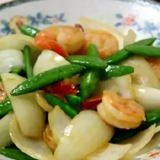 Hình ảnh Cơm chiên tôm xào củ hành