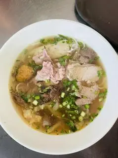 Hình ảnh Bún bò tái nạm