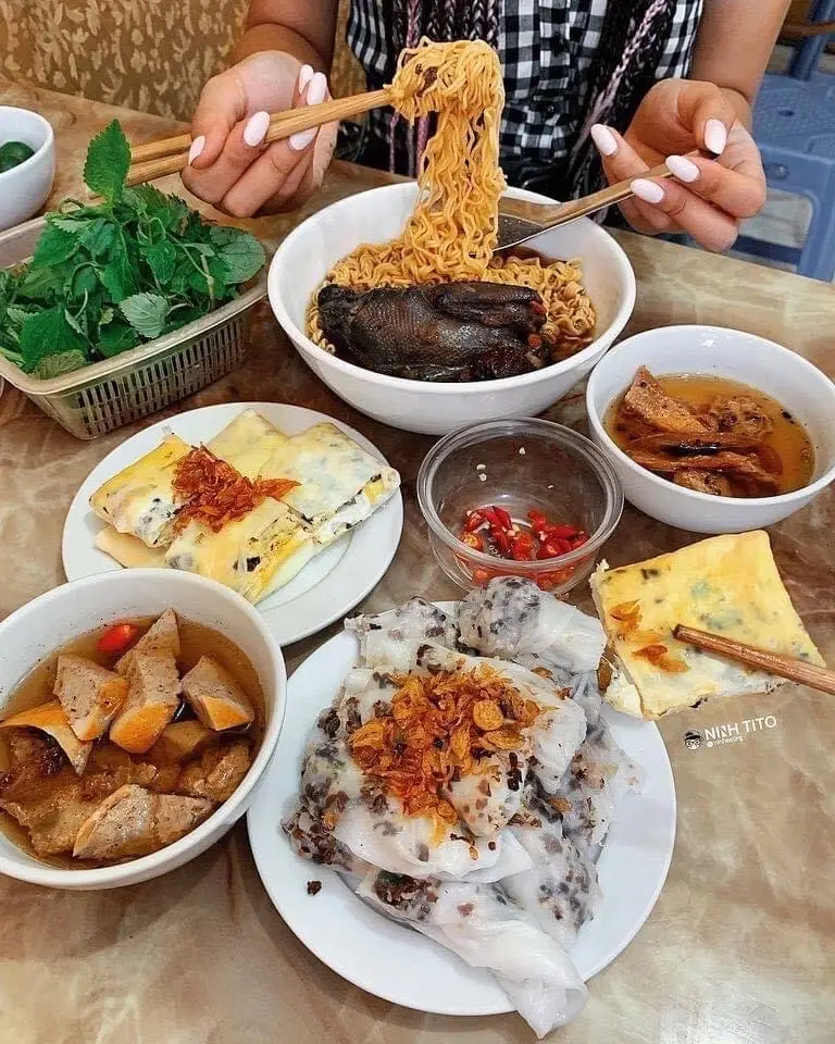 Hình ảnh bánh cuốn nhân thịt+chả nướng+chả quế