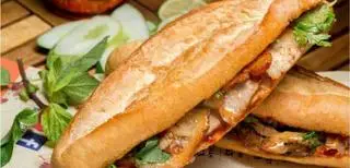 Hình ảnh Bánh mì trứng - heo quay