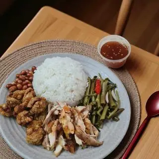 Hình ảnh Cơm gà da giòn xì trum văn phòng -  15/51/97 văn cao