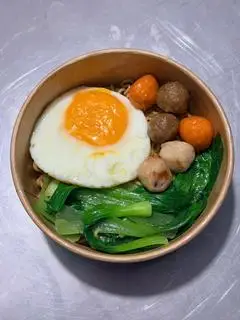 Hình ảnh mì trộn trứng cá viên